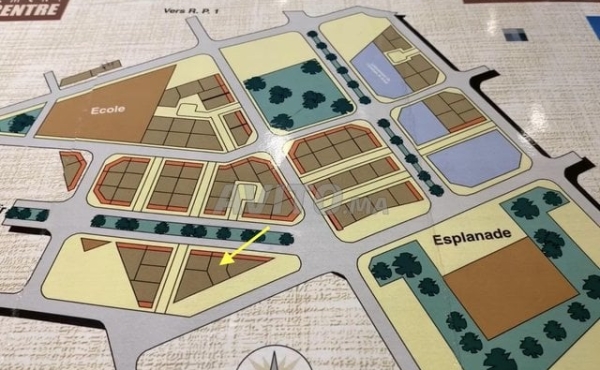 Terrain 260 m², R4 commerce, Skhirate centre.